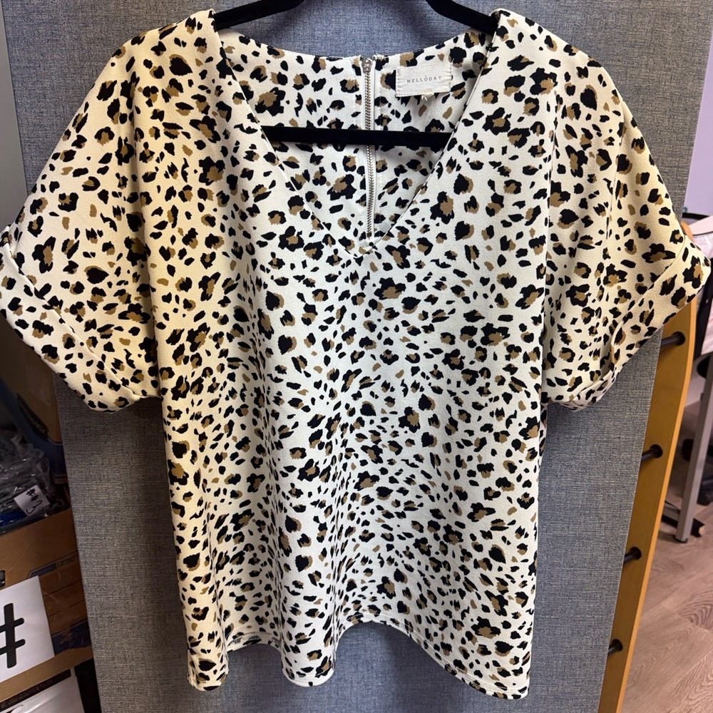 Melloday Women’s Animal Print V-Neck Short-Sleeve Top Blouse, size Large